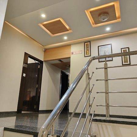 Hotel Sahyog & Rooms Surate Extérieur photo