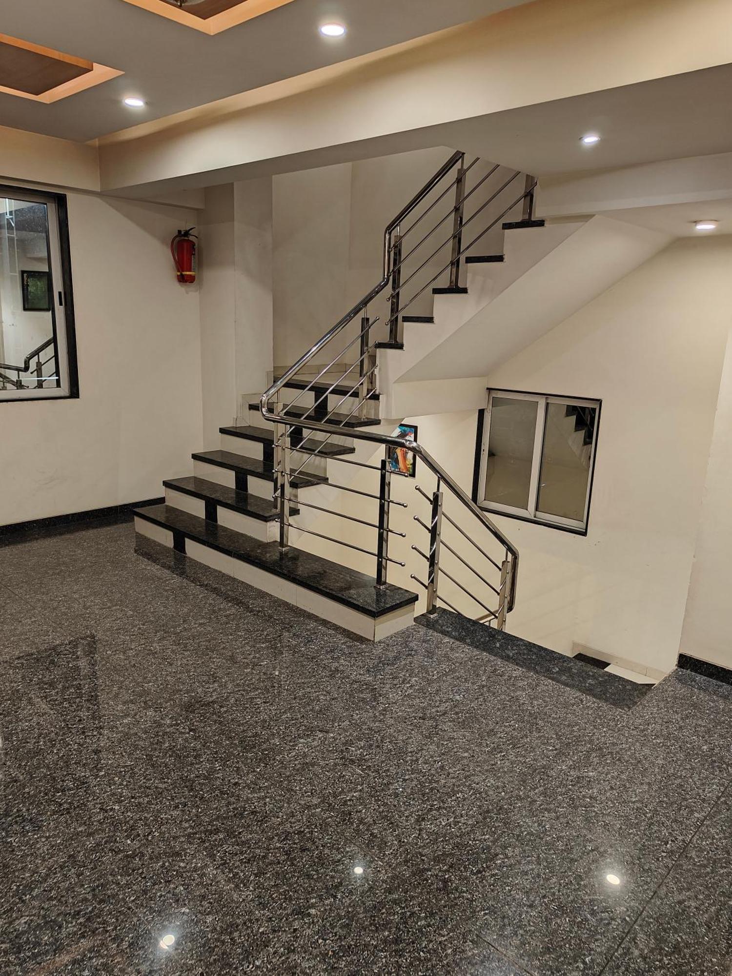 Hotel Sahyog & Rooms Surate Extérieur photo