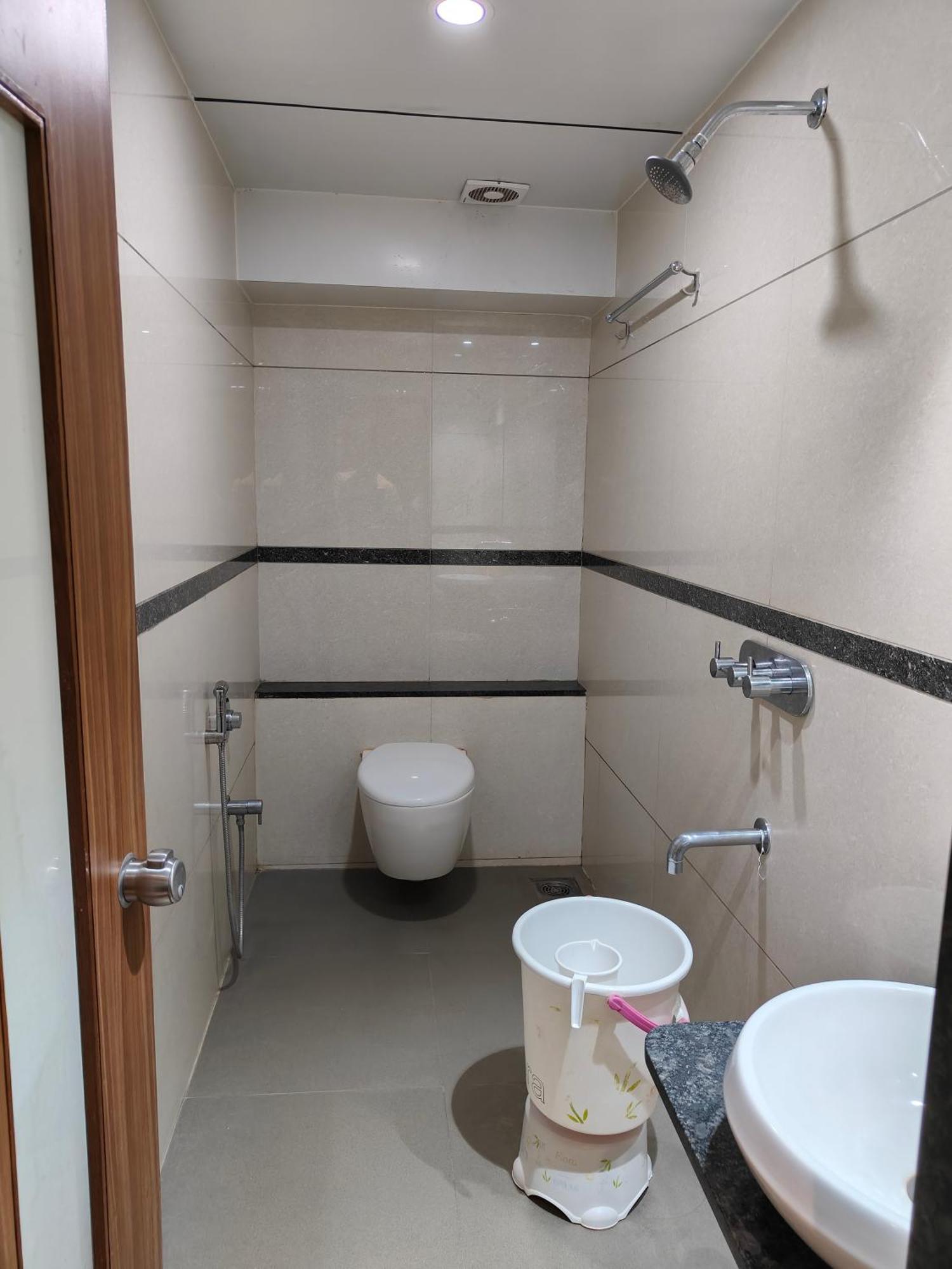 Hotel Sahyog & Rooms Surate Extérieur photo